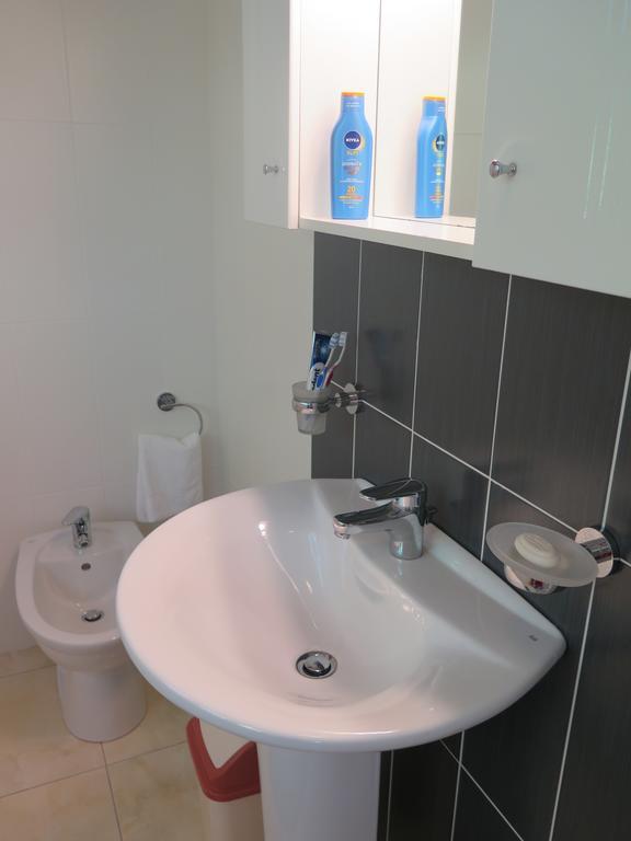 Fadine Self Catering * La Digue